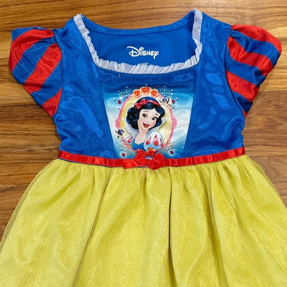 Kids Disney Princess Snow White Dress Up Nightgown Size XS - Picture 2 of 7